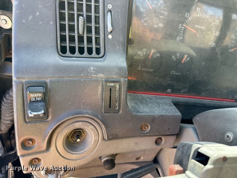 image for item DW2313 1998 Ford AT9513 semi truck