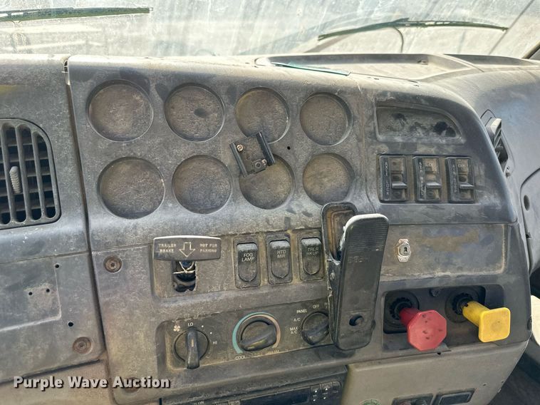 image for item DW2313 1998 Ford AT9513 semi truck