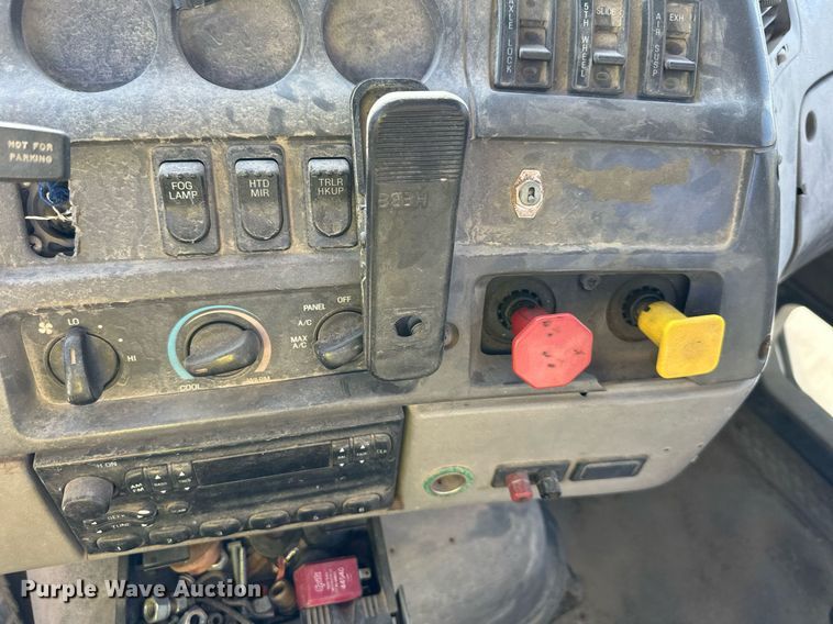 image for item DW2313 1998 Ford AT9513 semi truck