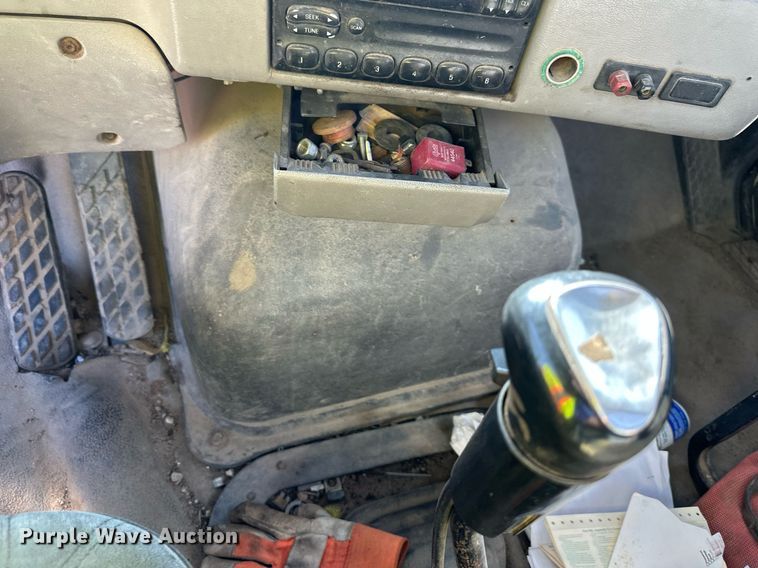 image for item DW2313 1998 Ford AT9513 semi truck