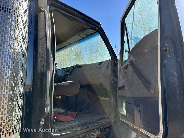 image for item DW2313 1998 Ford AT9513 semi truck