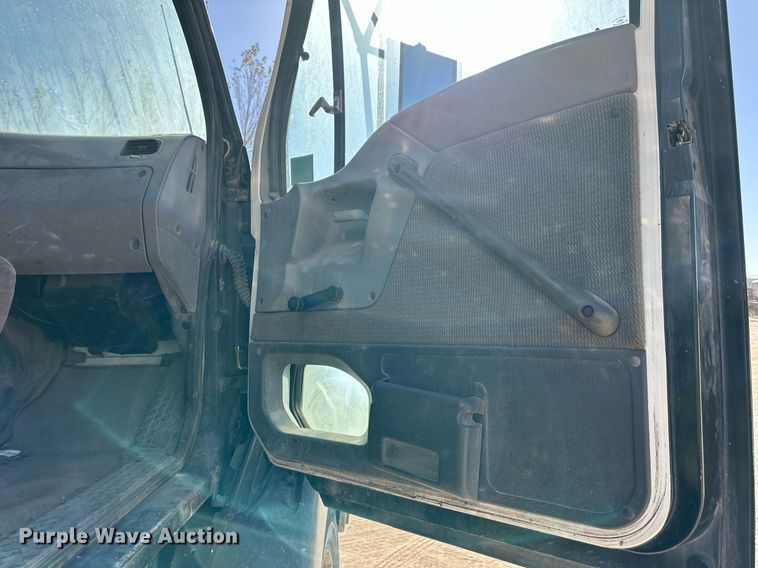 image for item DW2313 1998 Ford AT9513 semi truck