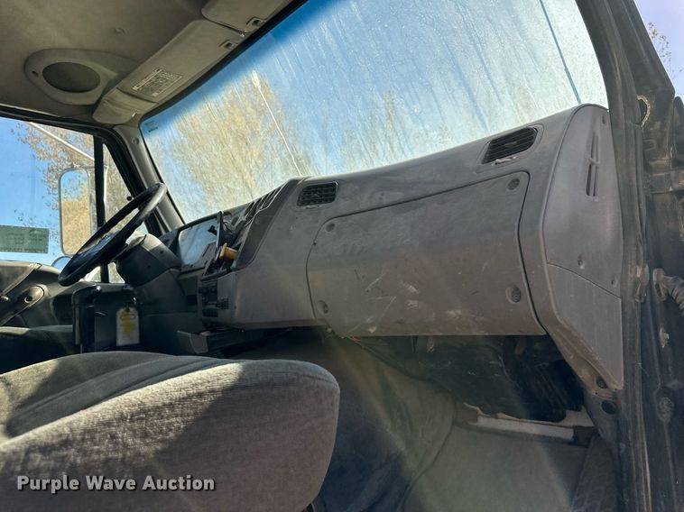 image for item DW2313 1998 Ford AT9513 semi truck