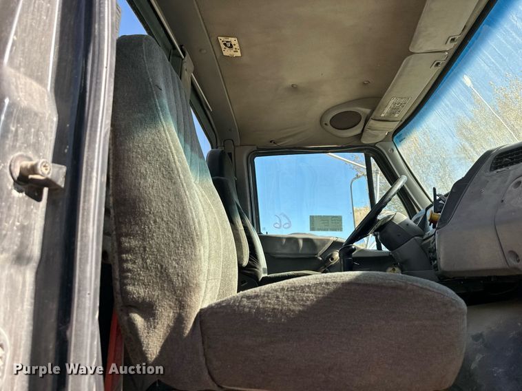 image for item DW2313 1998 Ford AT9513 semi truck