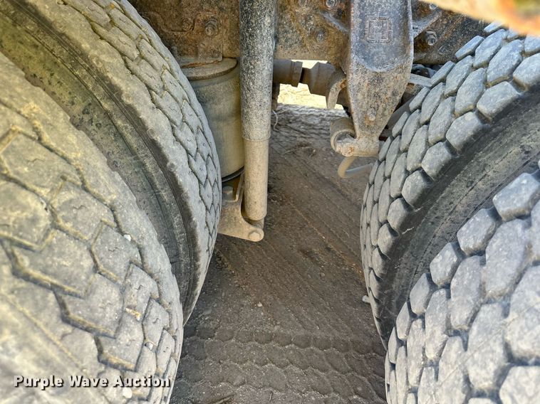 image for item DW2313 1998 Ford AT9513 semi truck