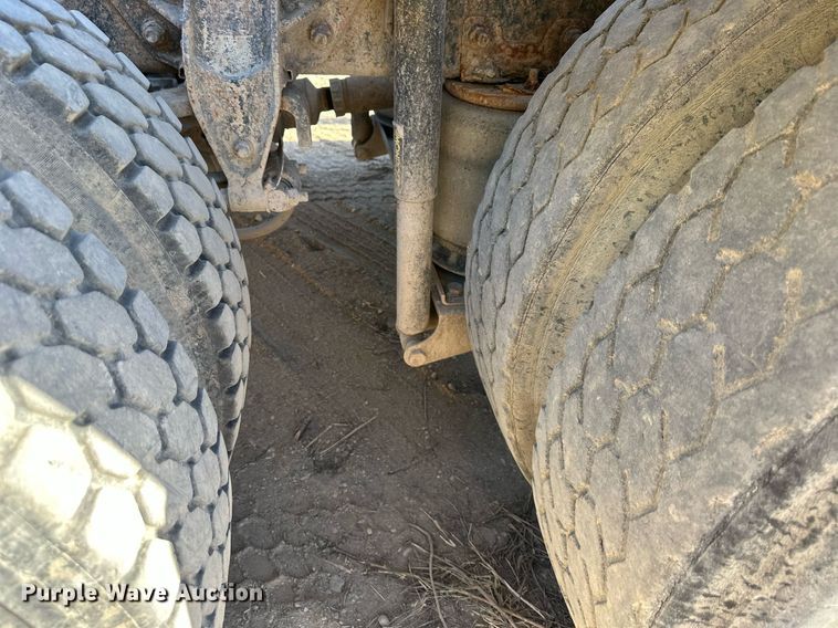 image for item DW2313 1998 Ford AT9513 semi truck