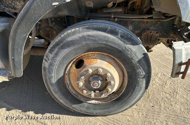 image for item DW2313 1998 Ford AT9513 semi truck