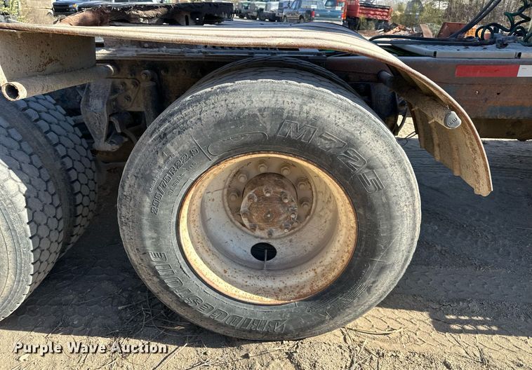 image for item DW2313 1998 Ford AT9513 semi truck