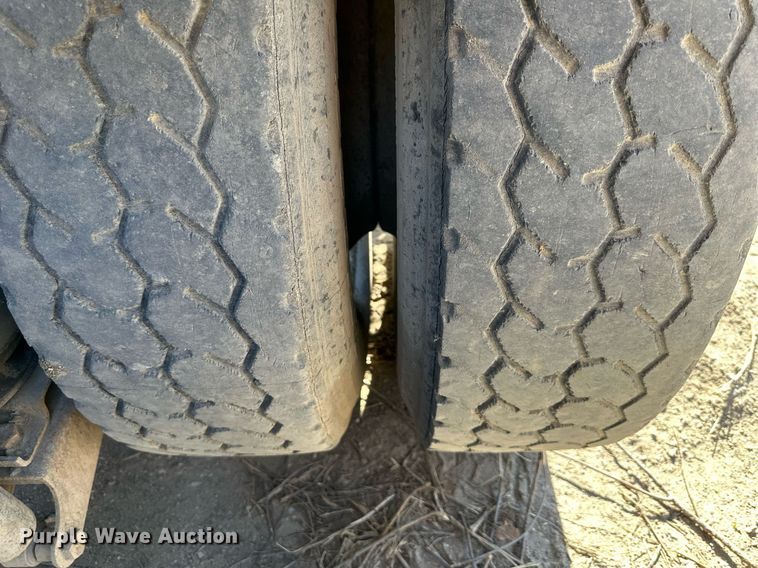 image for item DW2313 1998 Ford AT9513 semi truck