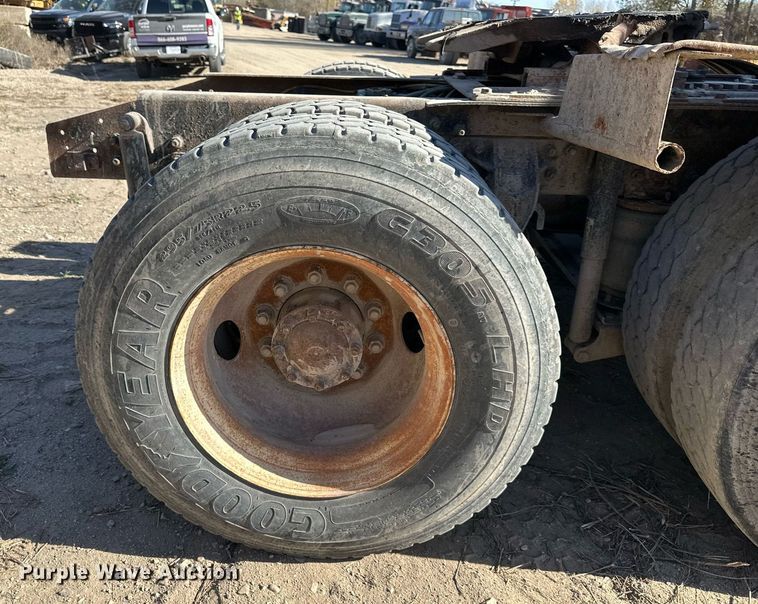 image for item DW2313 1998 Ford AT9513 semi truck