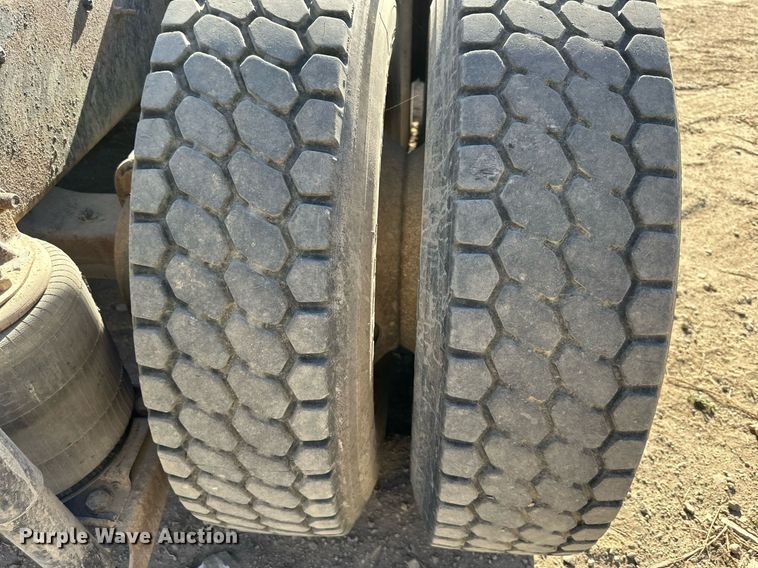 image for item DW2313 1998 Ford AT9513 semi truck