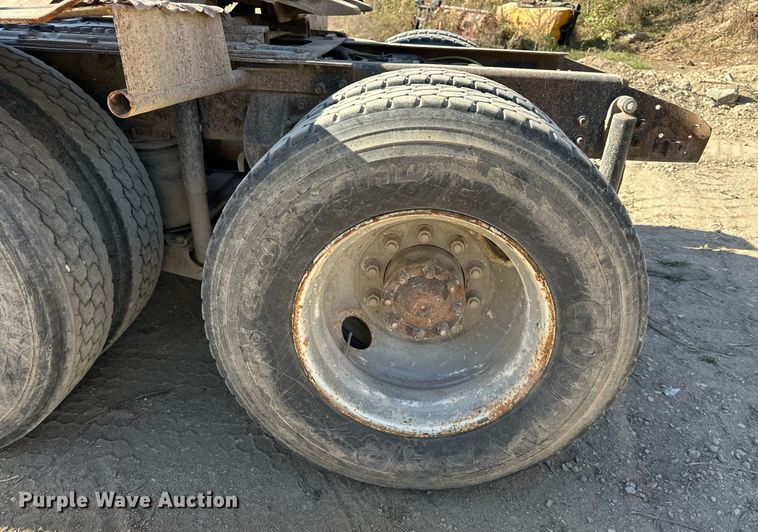 image for item DW2313 1998 Ford AT9513 semi truck