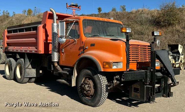 image for item DW2317 2000 International 4900  dump truck