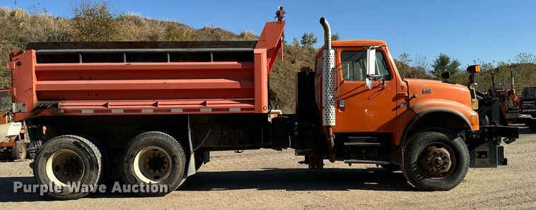 image for item DW2317 2000 International 4900  dump truck