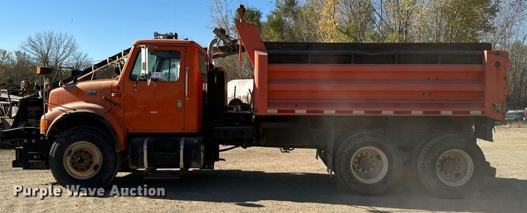 image for item DW2317 2000 International 4900  dump truck