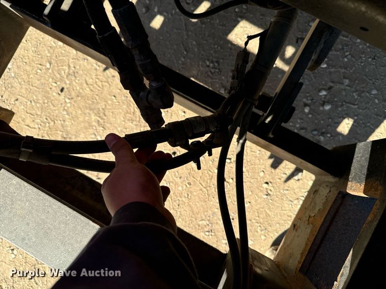 image for item DW2317 2000 International 4900  dump truck