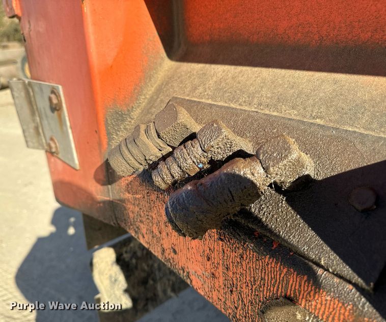 image for item DW2317 2000 International 4900  dump truck