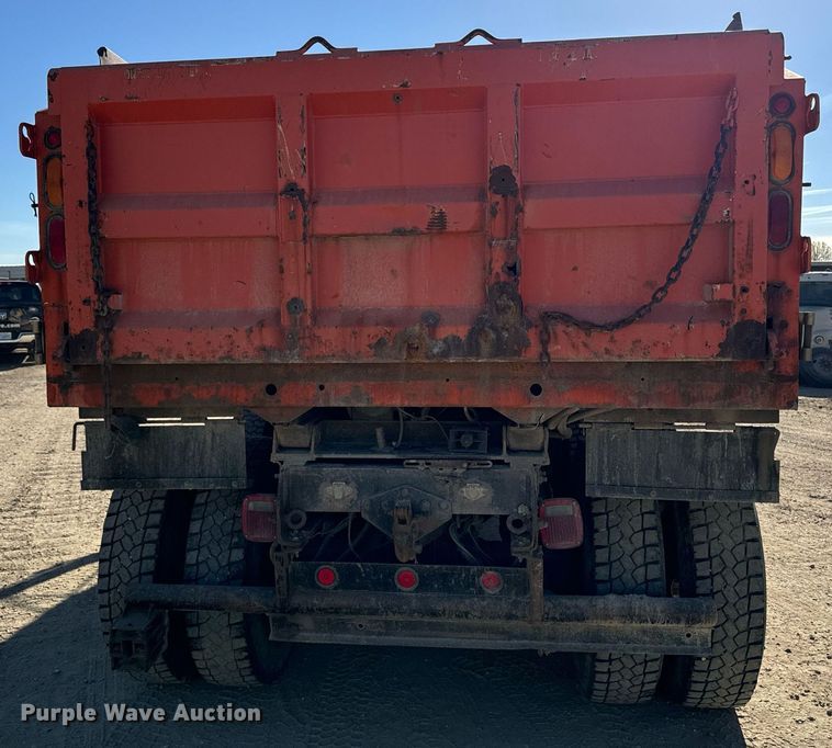 image for item DW2317 2000 International 4900  dump truck