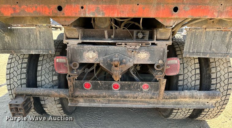 image for item DW2317 2000 International 4900  dump truck