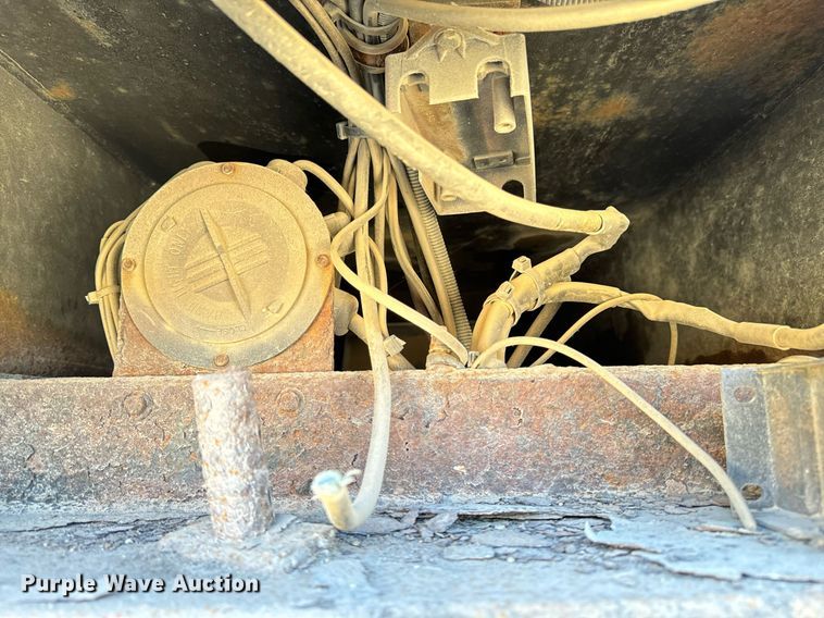 image for item DW2317 2000 International 4900  dump truck