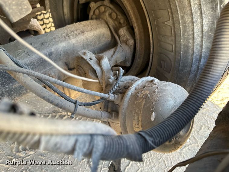 image for item DW2317 2000 International 4900  dump truck