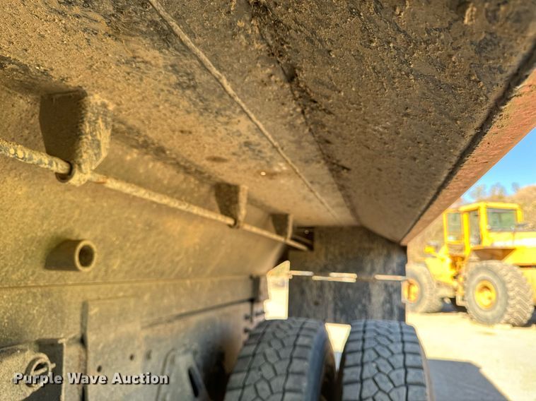 image for item DW2317 2000 International 4900  dump truck