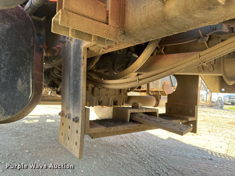 image for item DW2317 2000 International 4900  dump truck