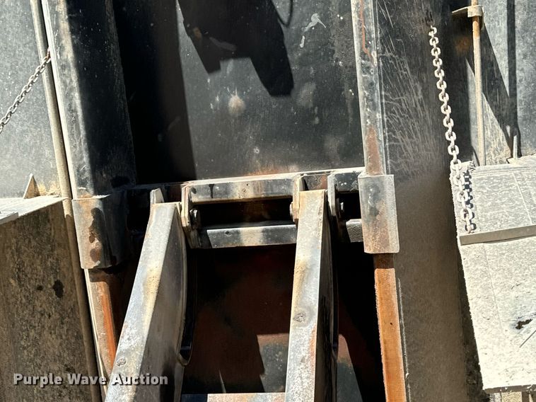 image for item DW2317 2000 International 4900  dump truck