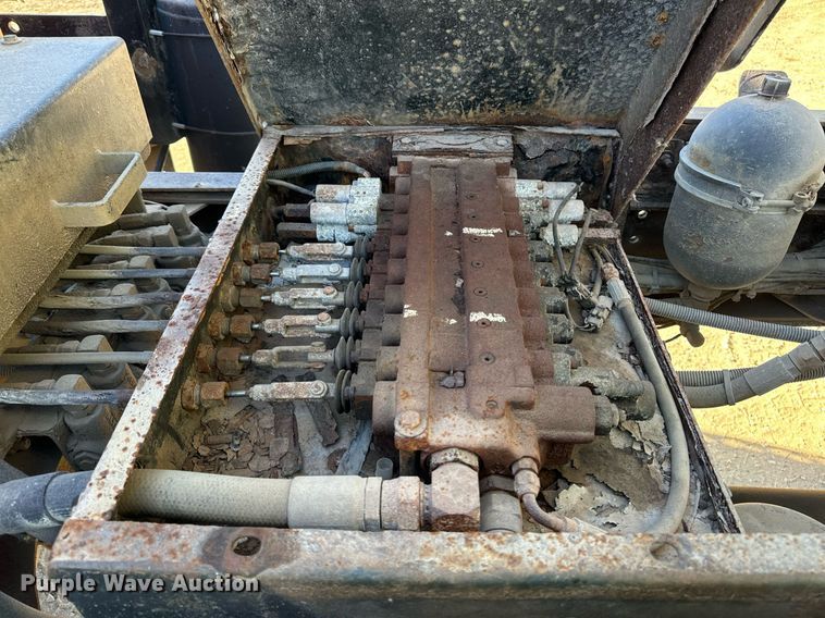 image for item DW2317 2000 International 4900  dump truck