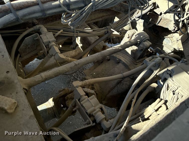 image for item DW2317 2000 International 4900  dump truck