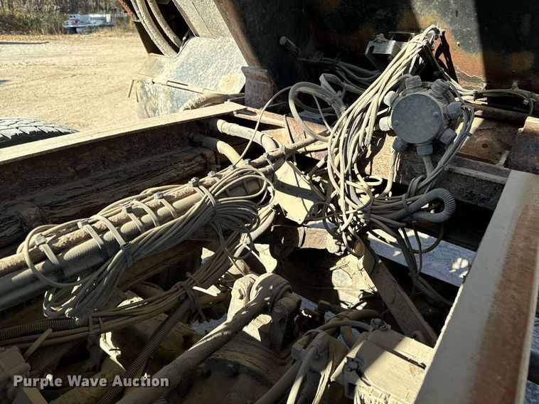 image for item DW2317 2000 International 4900  dump truck