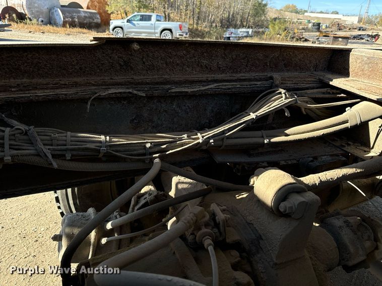 image for item DW2317 2000 International 4900  dump truck