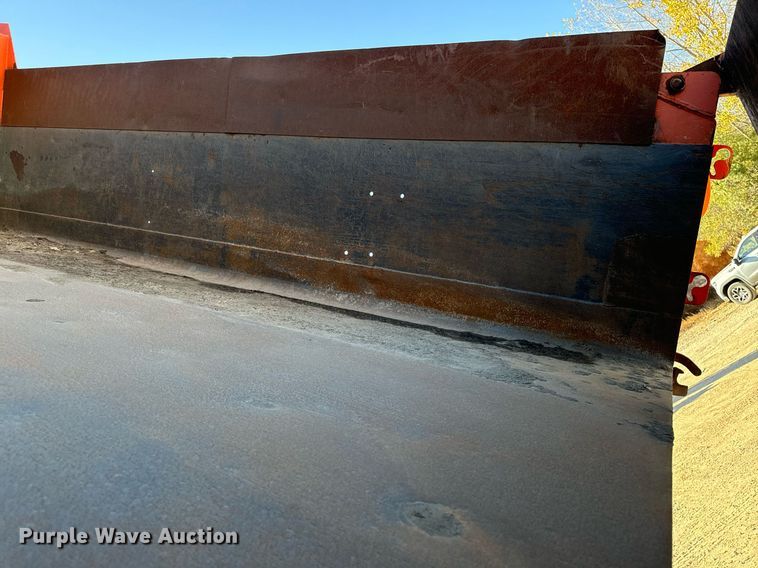 image for item DW2317 2000 International 4900  dump truck