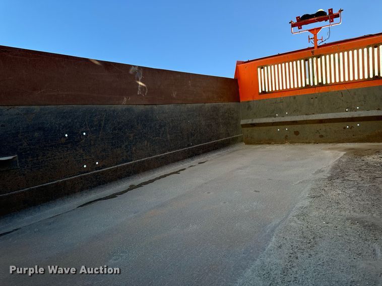 image for item DW2317 2000 International 4900  dump truck