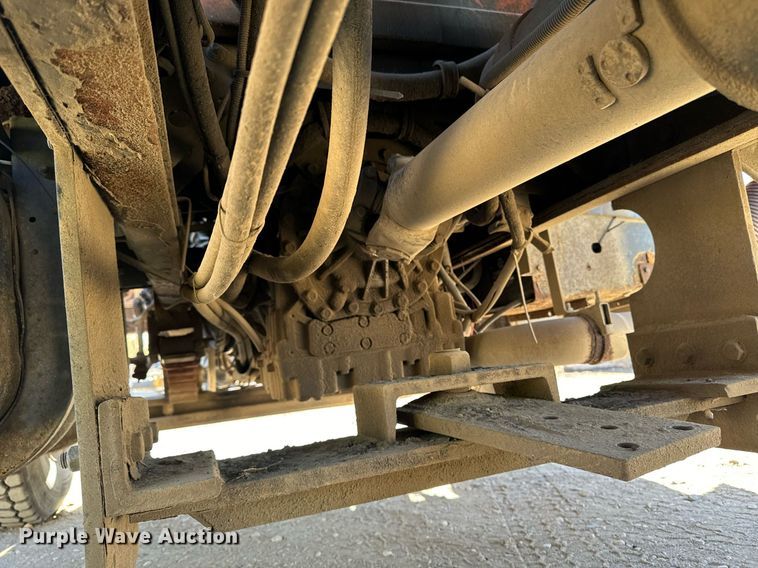 image for item DW2317 2000 International 4900  dump truck