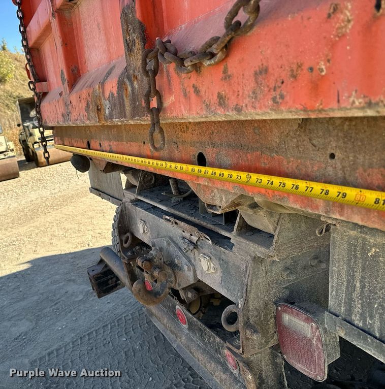 image for item DW2317 2000 International 4900  dump truck