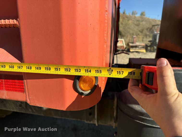 image for item DW2317 2000 International 4900  dump truck