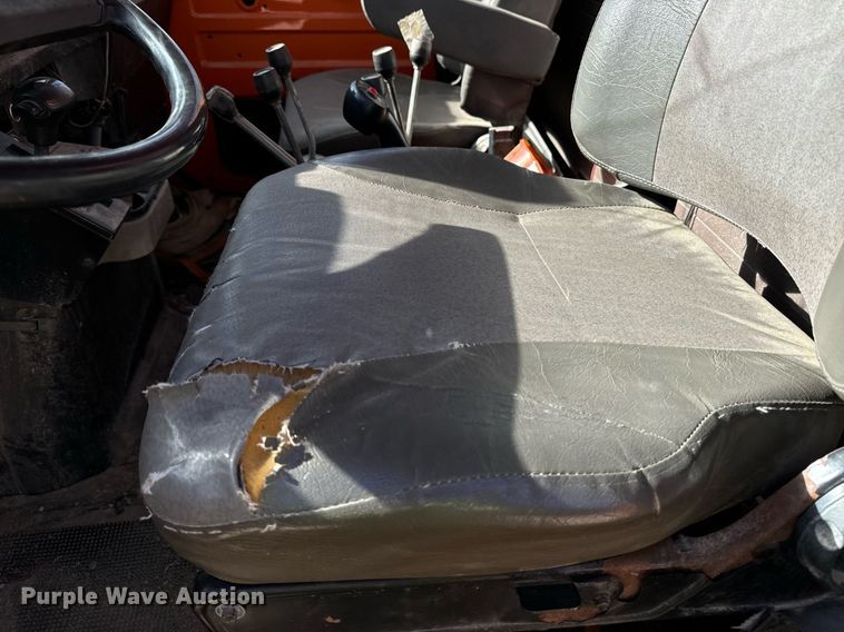 image for item DW2317 2000 International 4900  dump truck