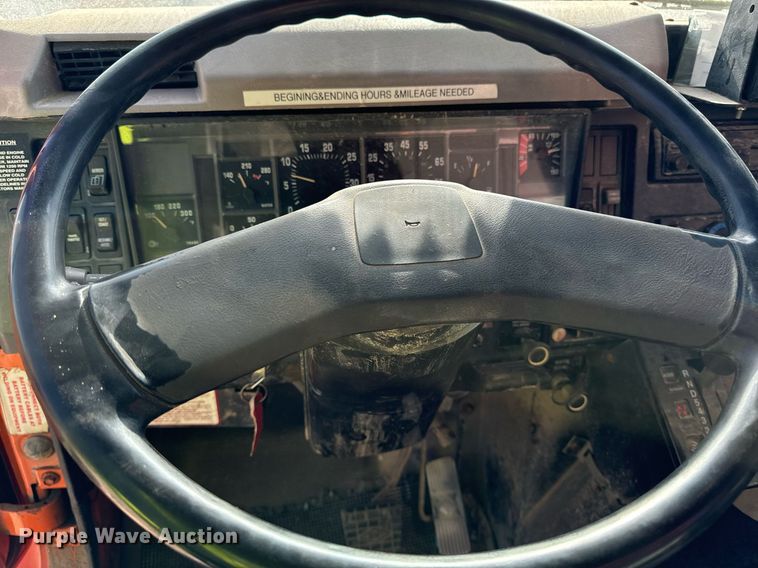 image for item DW2317 2000 International 4900  dump truck