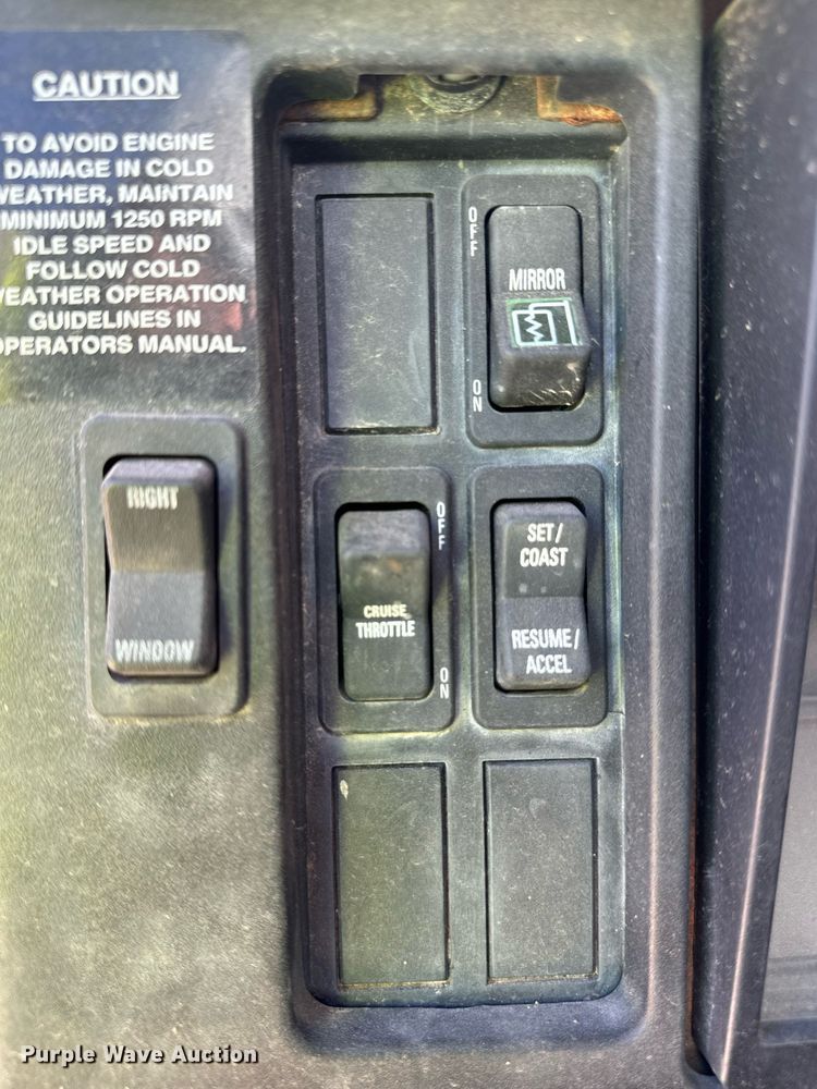 image for item DW2317 2000 International 4900  dump truck