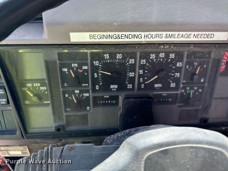 image for item DW2317 2000 International 4900  dump truck