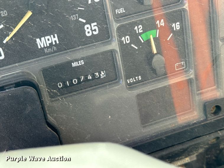 image for item DW2317 2000 International 4900  dump truck