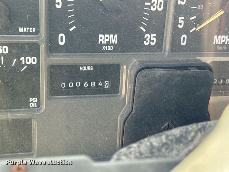 image for item DW2317 2000 International 4900  dump truck