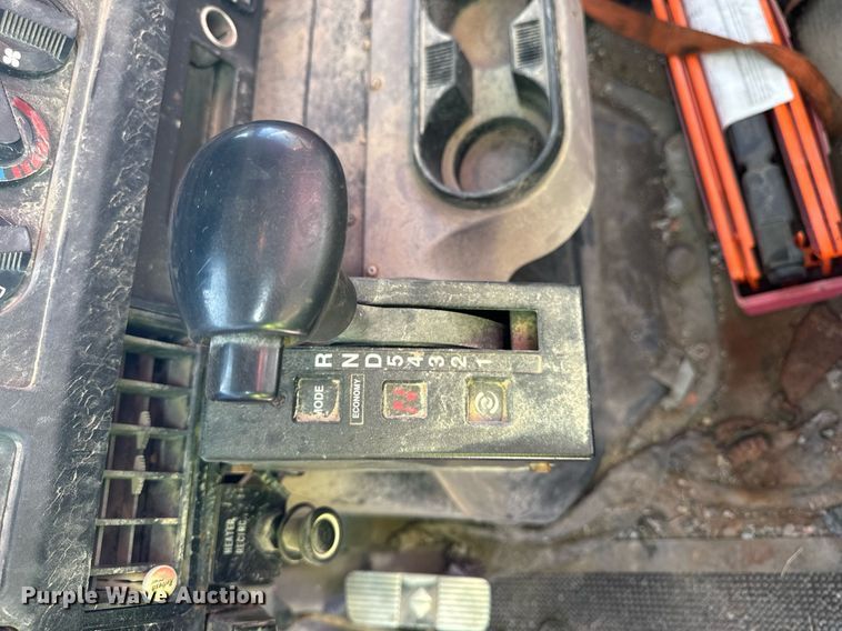 image for item DW2317 2000 International 4900  dump truck