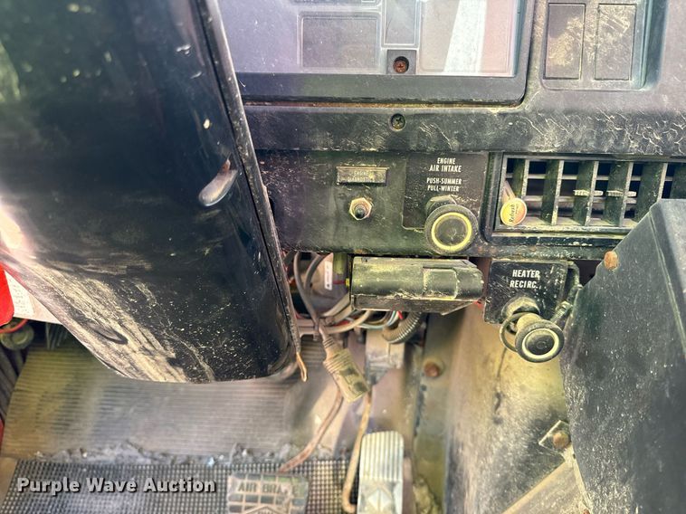 image for item DW2317 2000 International 4900  dump truck