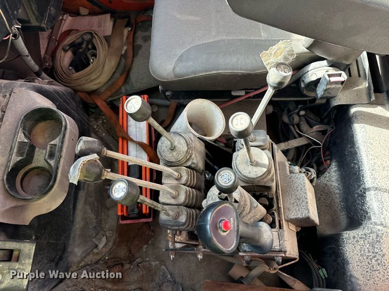 image for item DW2317 2000 International 4900  dump truck