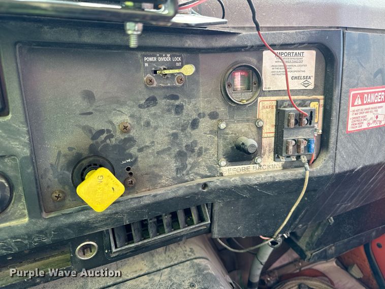 image for item DW2317 2000 International 4900  dump truck