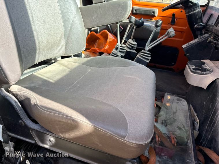 image for item DW2317 2000 International 4900  dump truck