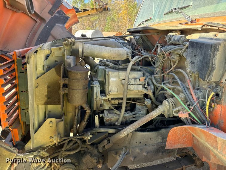 image for item DW2317 2000 International 4900  dump truck