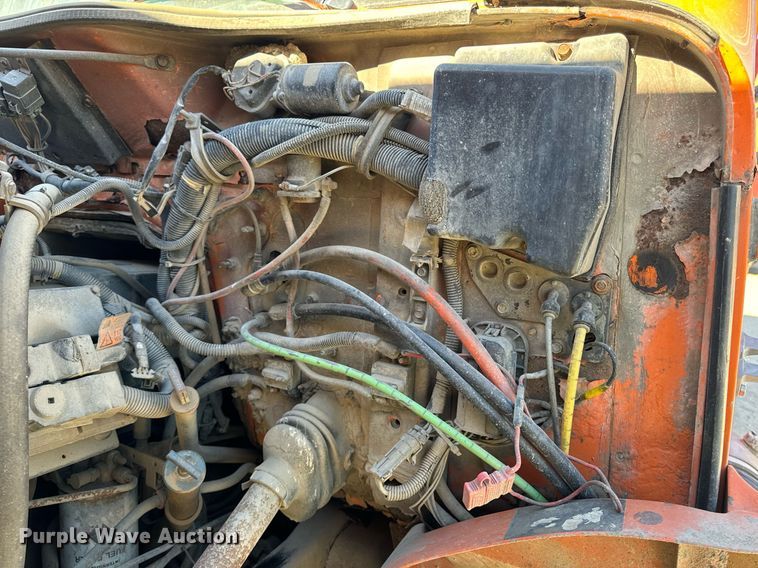 image for item DW2317 2000 International 4900  dump truck